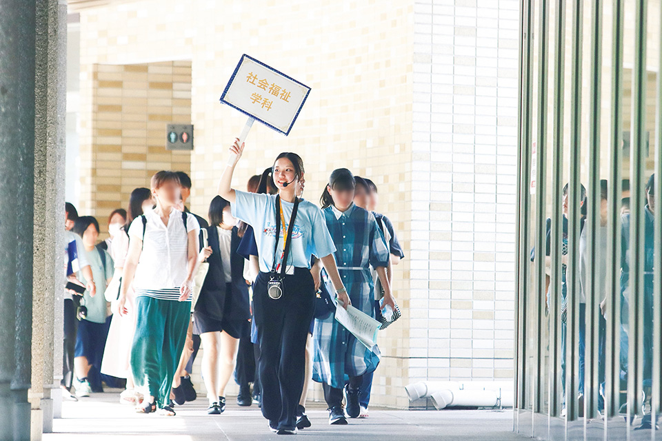 在学生によるキャンパスツアー